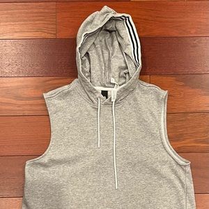 Woman’s Adidas Cropped Gray Workout Activewear Sleeveless Hoodie, Size L